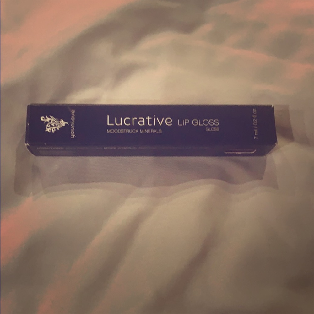 Never used Younique-lipgloss in shade lady like